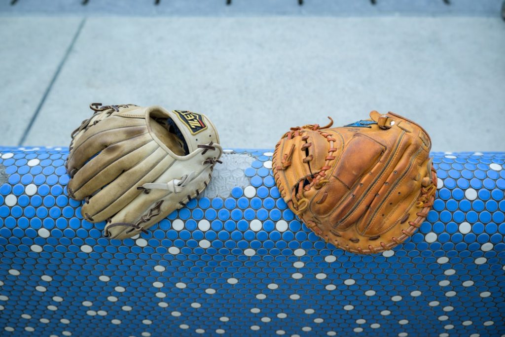 Leather vs. Synthetic: Which Offers Better Softball Gloves Quality?